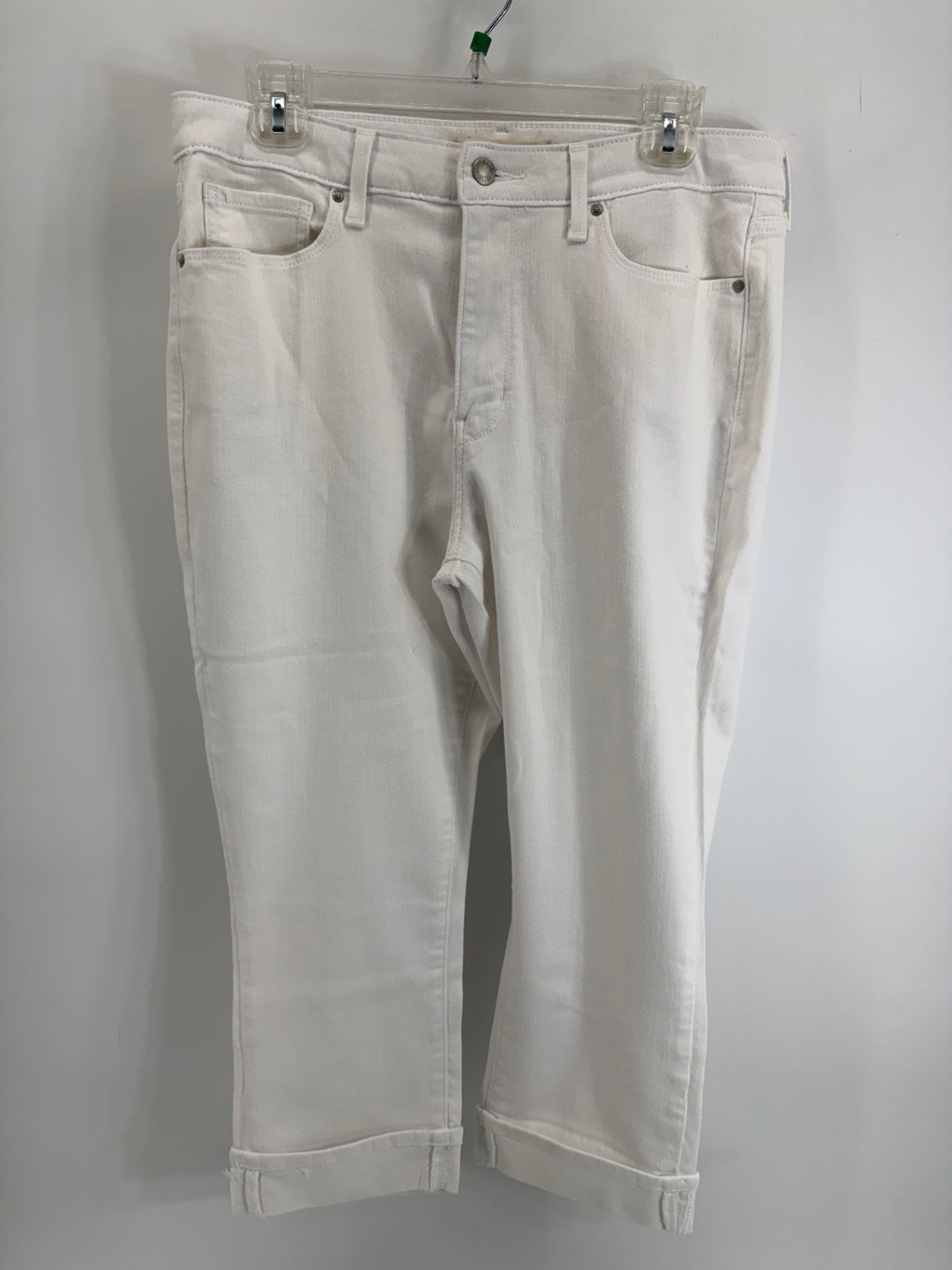 Levi's White Mid Rise Capri’s