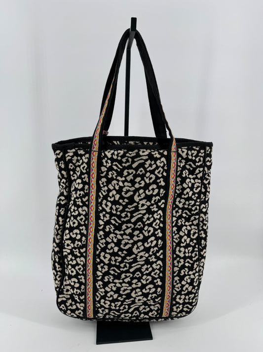 2 Chic Embroidered Shoulder Tote