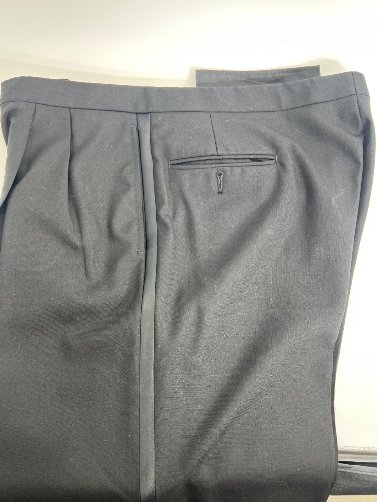 Jos A. Bank Men’s Tuxedo Suit 48 L Black