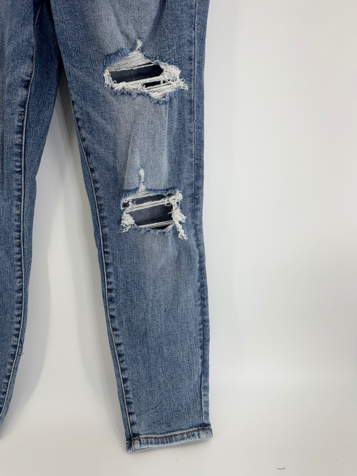 Judy Blue  - Slim Fit Jeans - Distressed - Sz 26