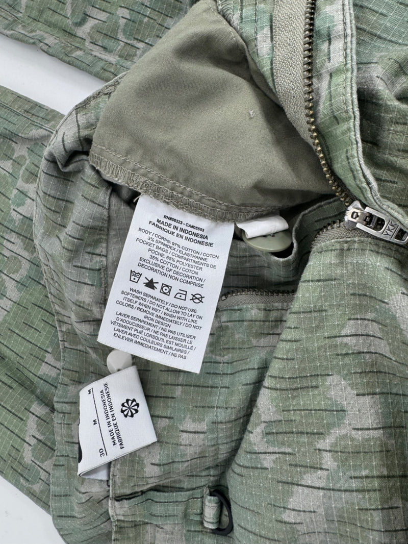 Nike SB Camo Cargo Pants Straight Leg Men’s Sz Medium/30