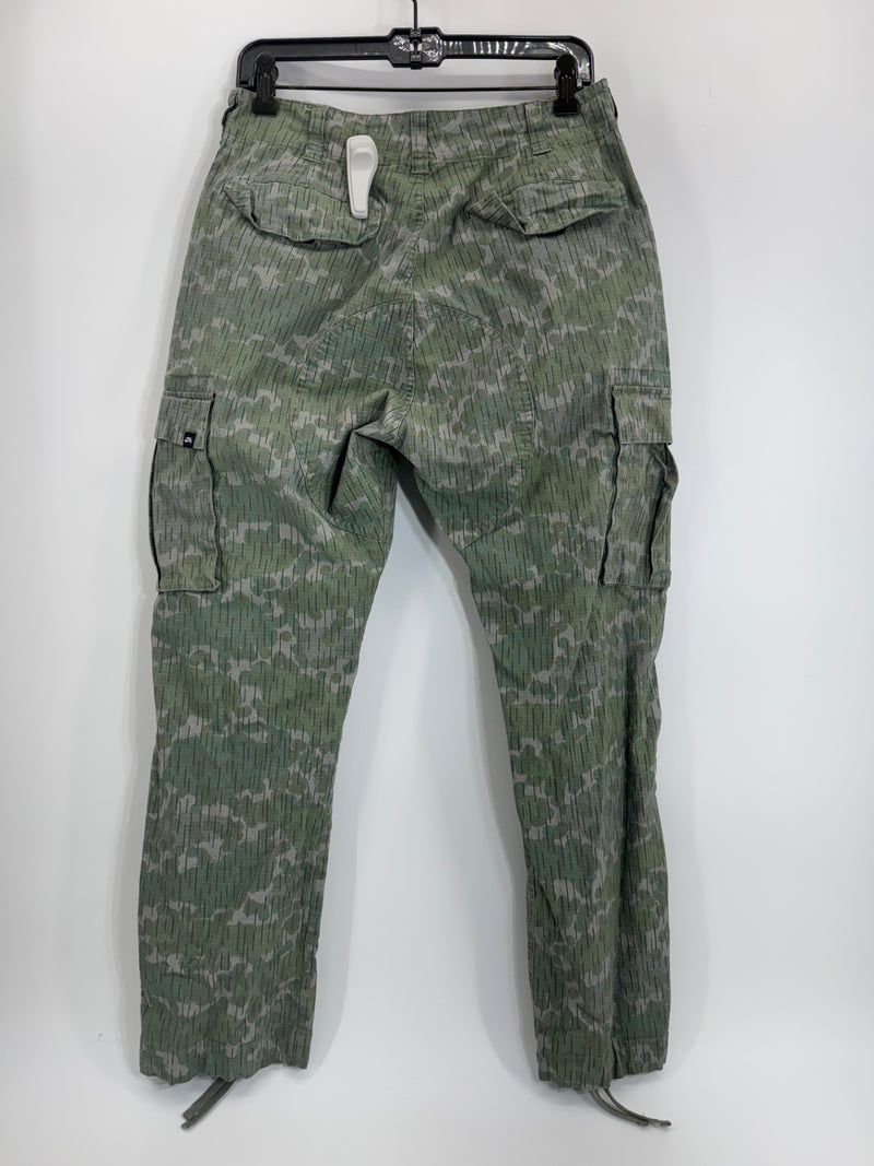 Nike SB Camo Cargo Pants Straight Leg Men’s Sz Medium/30