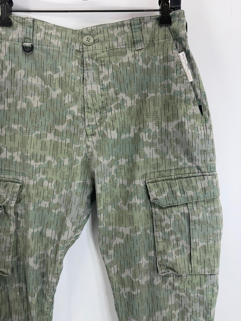 Nike SB Camo Cargo Pants Straight Leg Men’s Sz Medium/30