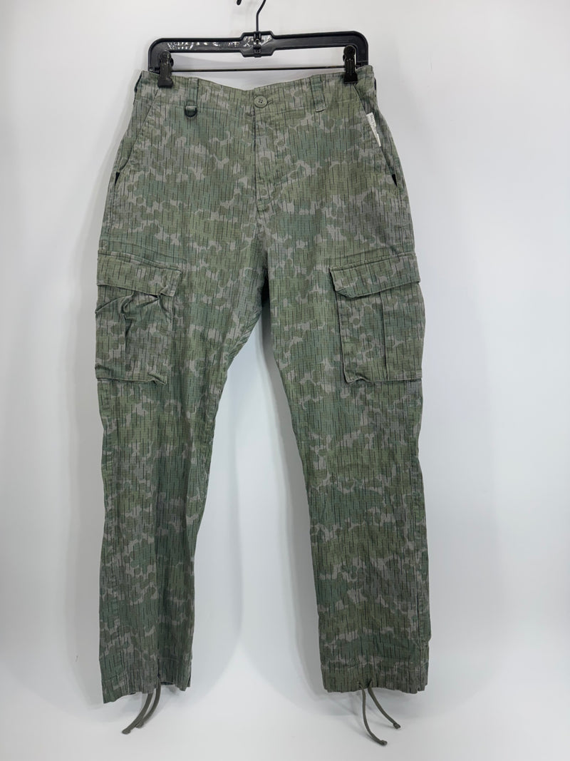 Nike SB Camo Cargo Pants Straight Leg Men’s Sz Medium/30