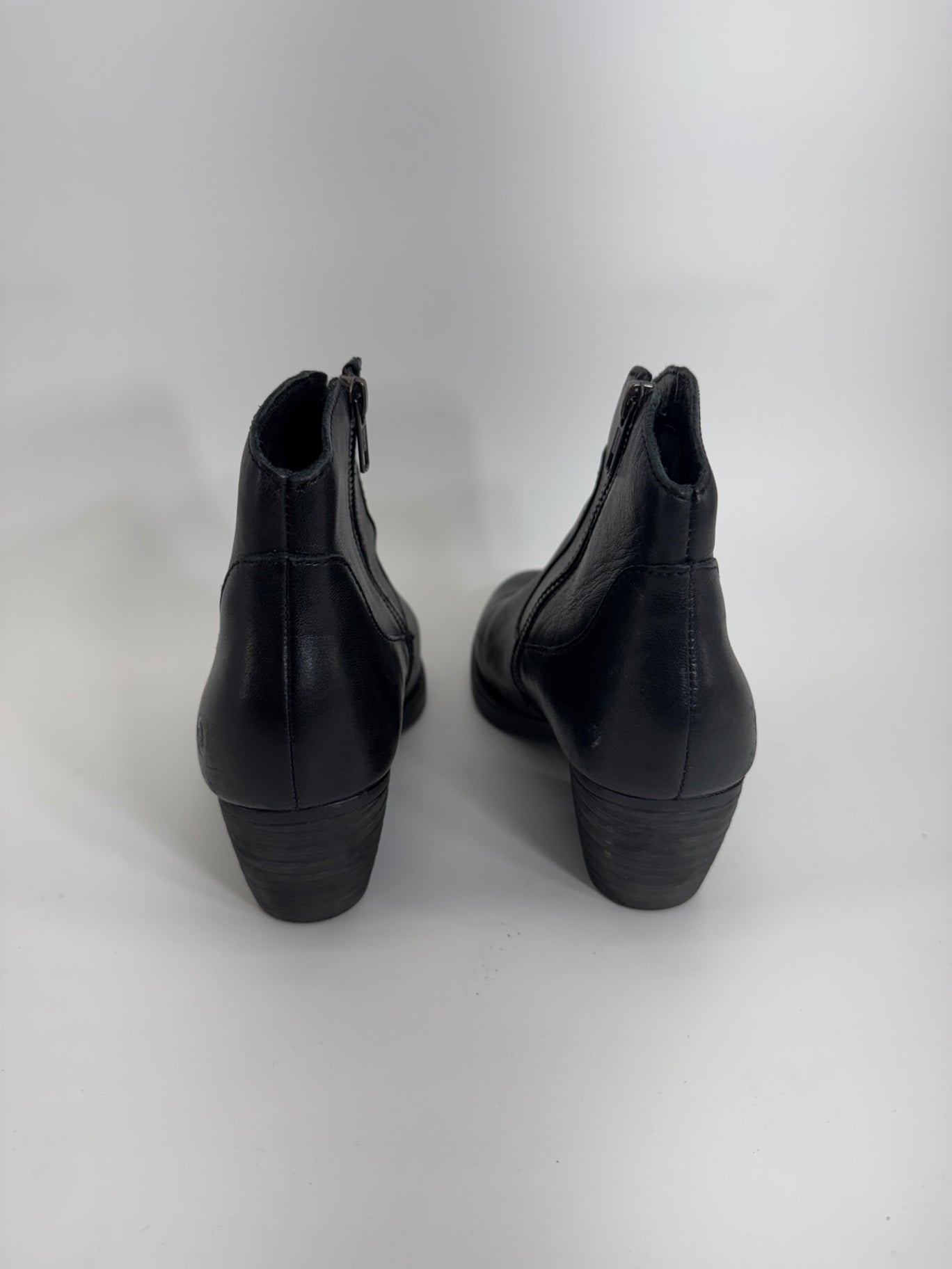 Born Black Leather Chelsea Round Toe Boots