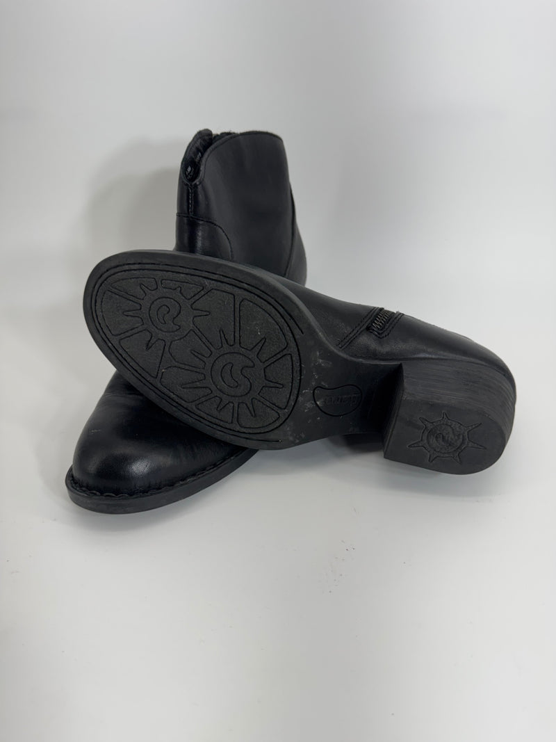 Born Black Leather Chelsea Round Toe Boots