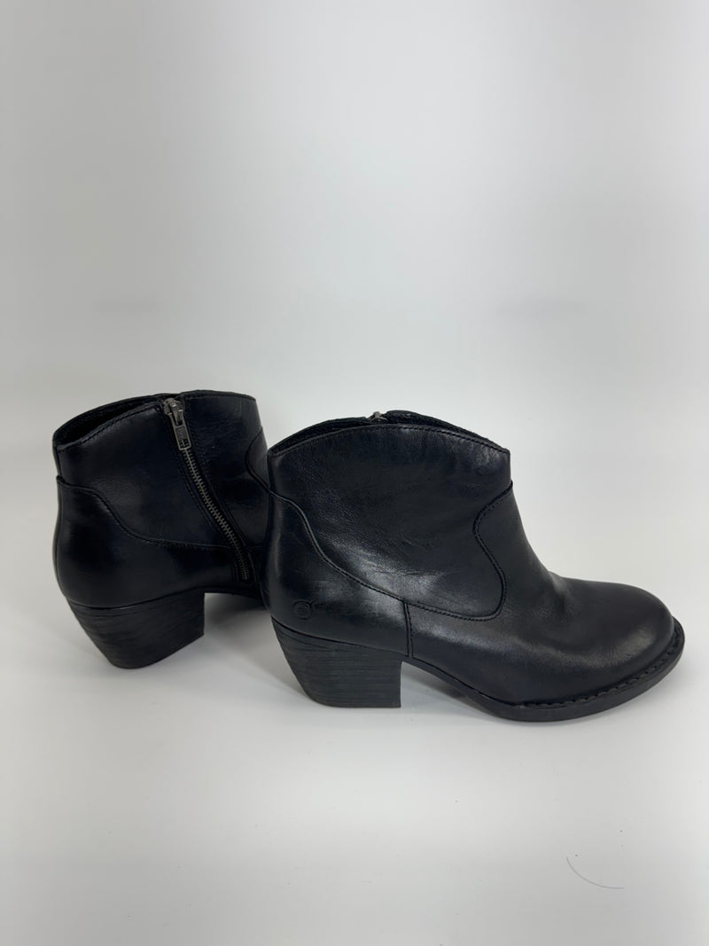 Born Black Leather Chelsea Round Toe Boots