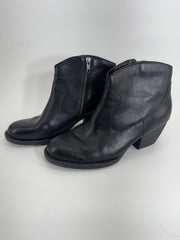 Born Black Leather Chelsea Round Toe Boots