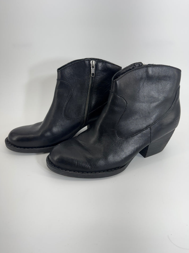 Born Black Leather Chelsea Round Toe Boots