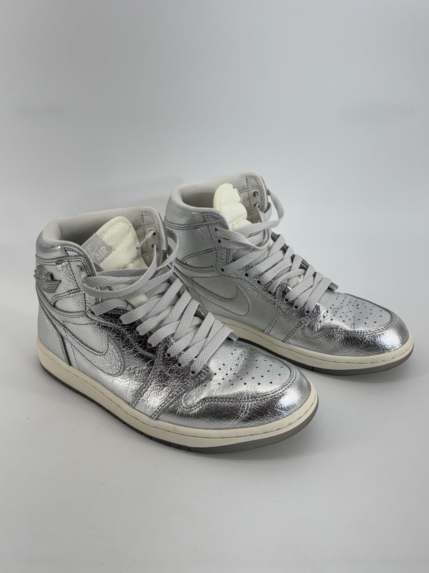 Nike Air Jordan 1 Retro High OG Chrome Silver Metallic Sneakers Women’s 8.5