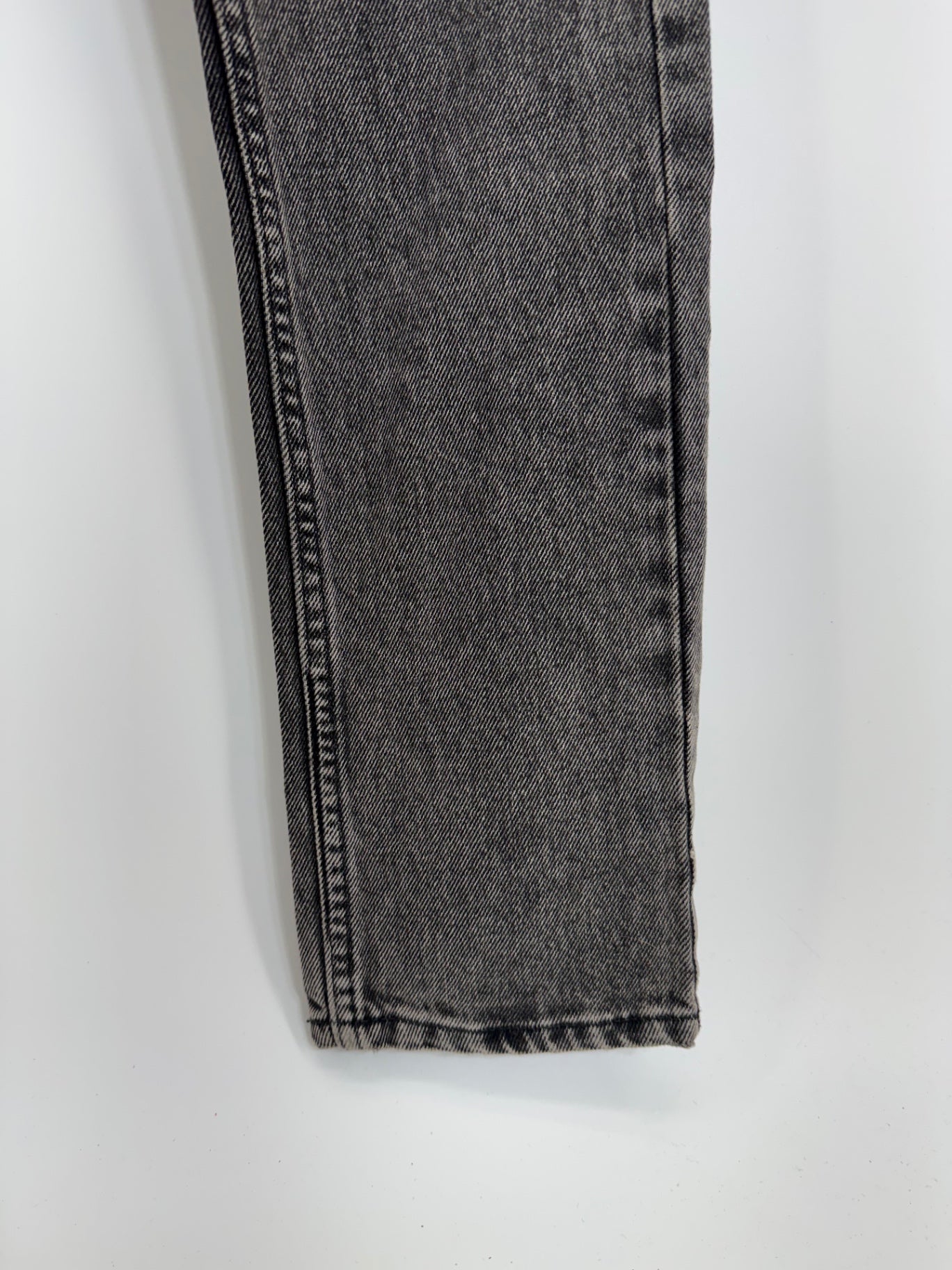 Calvin Klein Women's CKJ 021 Mid Rise Slim Leg Jeans, Bondi Black Sz 26