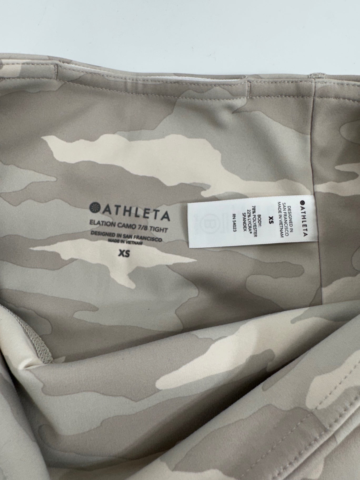 Athleta Elation Camo Legging 7/8th Size XS Taupe Ivory Camo NWT