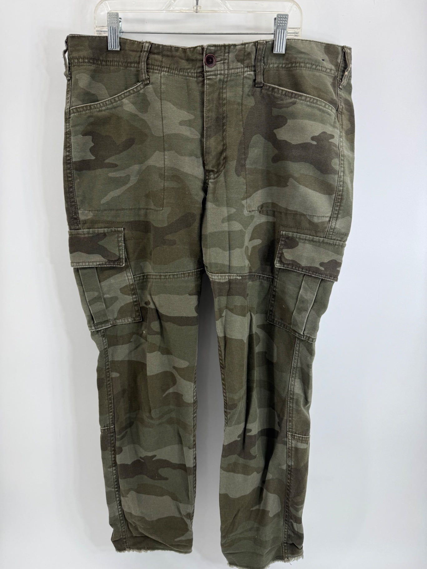 Abercrombie & Fitch Green Camo Pants