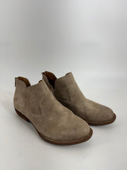 Børn Kerri Ankle Bootie Distressed Taupe Suede Size 7