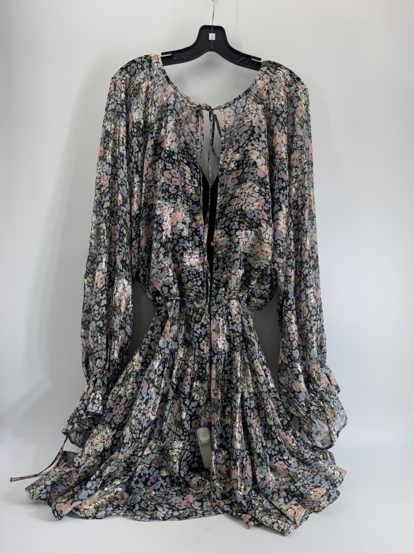 Cisco’s Design metallic Accented Tie Back Dress