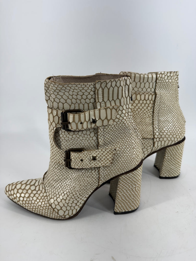 Freebird  - Joey Cream Ankle Boots Size 9