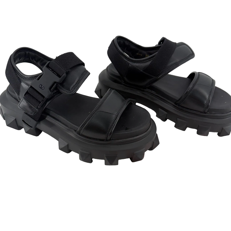 Valentino Garavani Roman Stud Leather Sandals Size 39 / 8.5