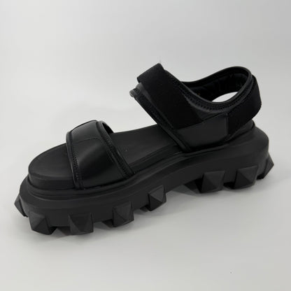 Valentino Garavani Roman Stud Leather Sandals Size 39 / 8.5