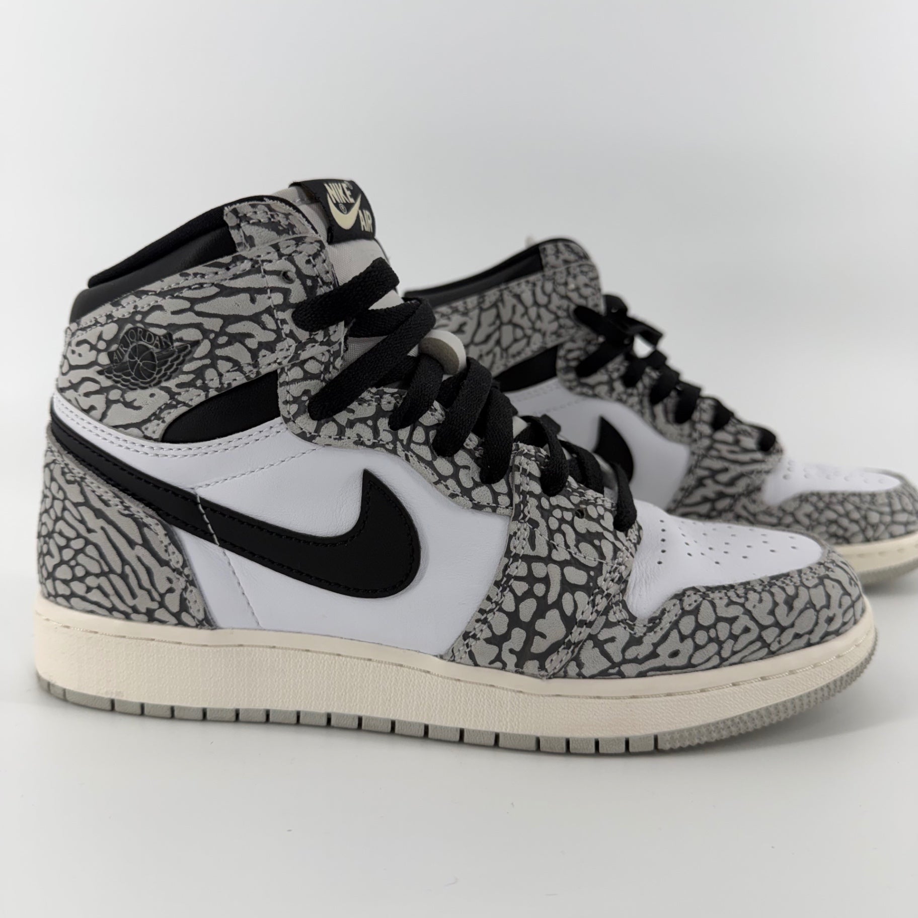 Nike Air Jordan 1 Retro High OG White Cement Sneaker Sz W 8.5