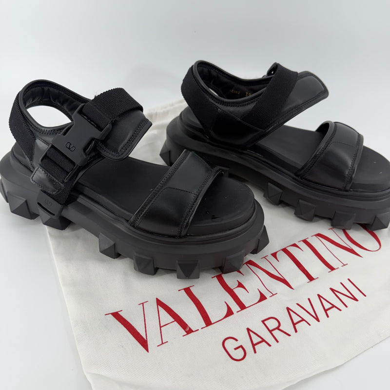 Valentino Garavani Roman Stud Leather Sandals Size 39 / 8.5