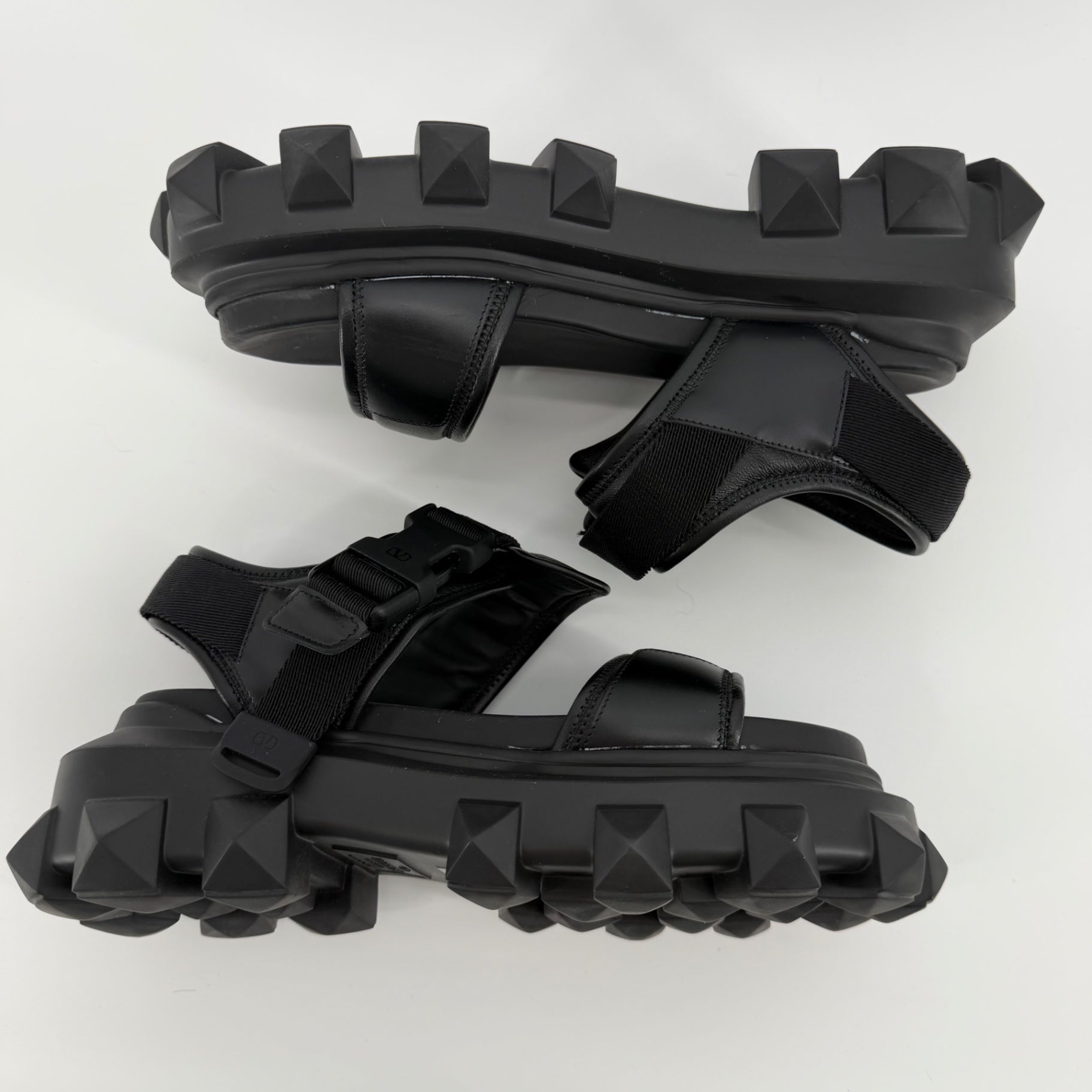 Valentino Garavani Roman Stud Leather Sandals Size 39 / 8.5