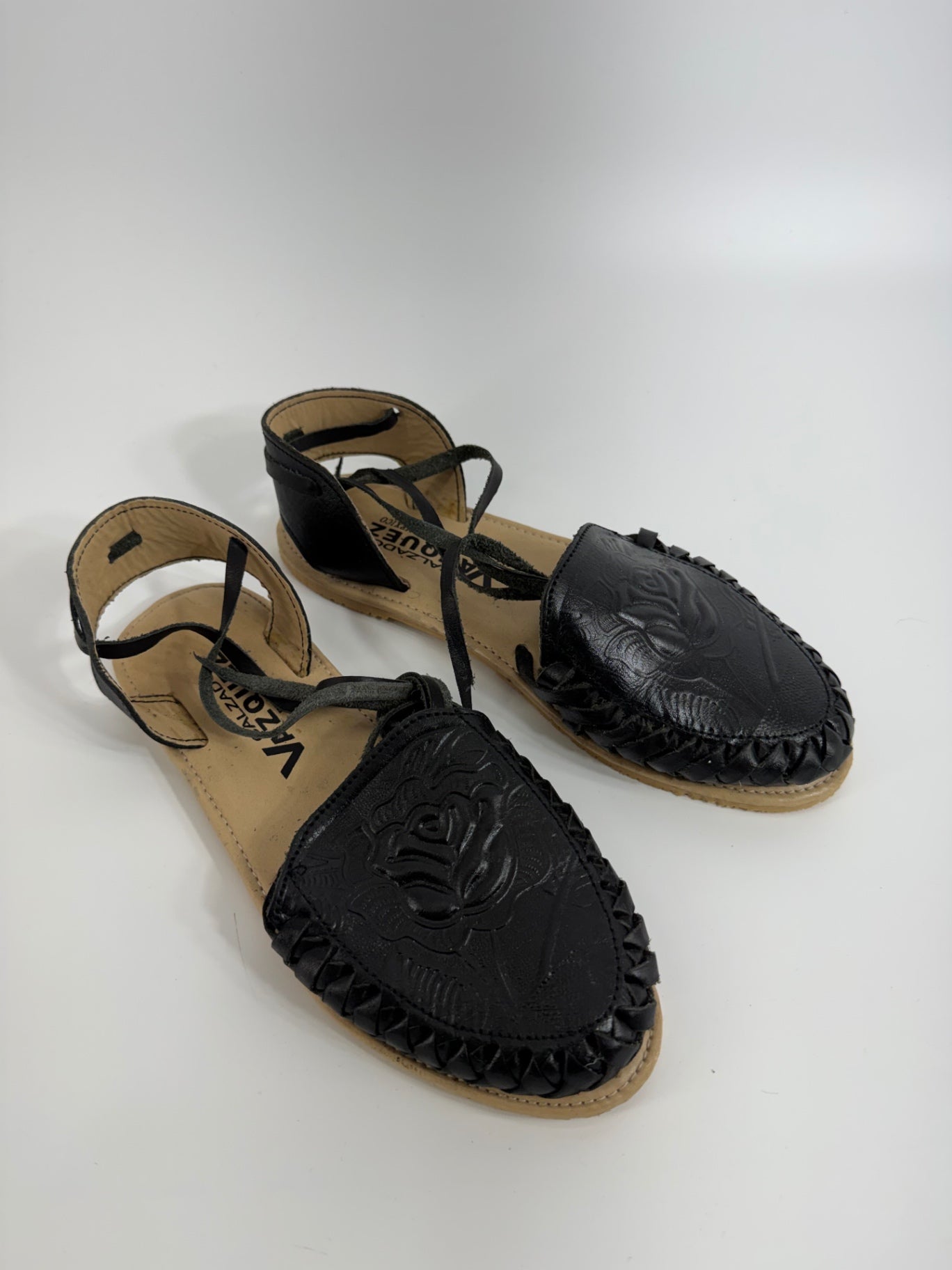 Calzado Vazquez Black Sandals