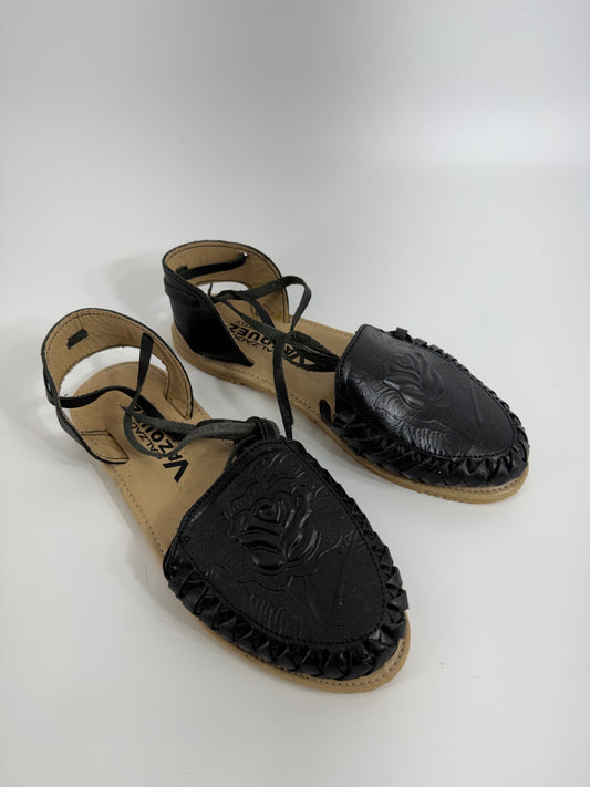 Calzado Vazquez Black Sandals