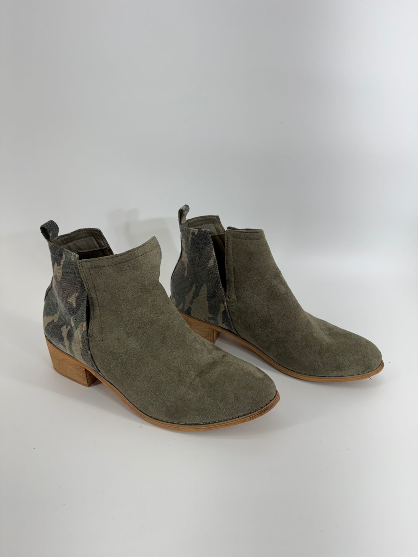 Boutique by Corkys Cutout Ankle Heels