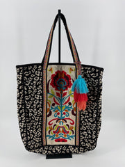 2 Chic Embroidered Shoulder Tote
