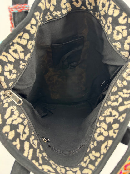2 Chic Embroidered Shoulder Tote