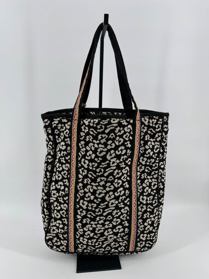 2 Chic Embroidered Shoulder Tote