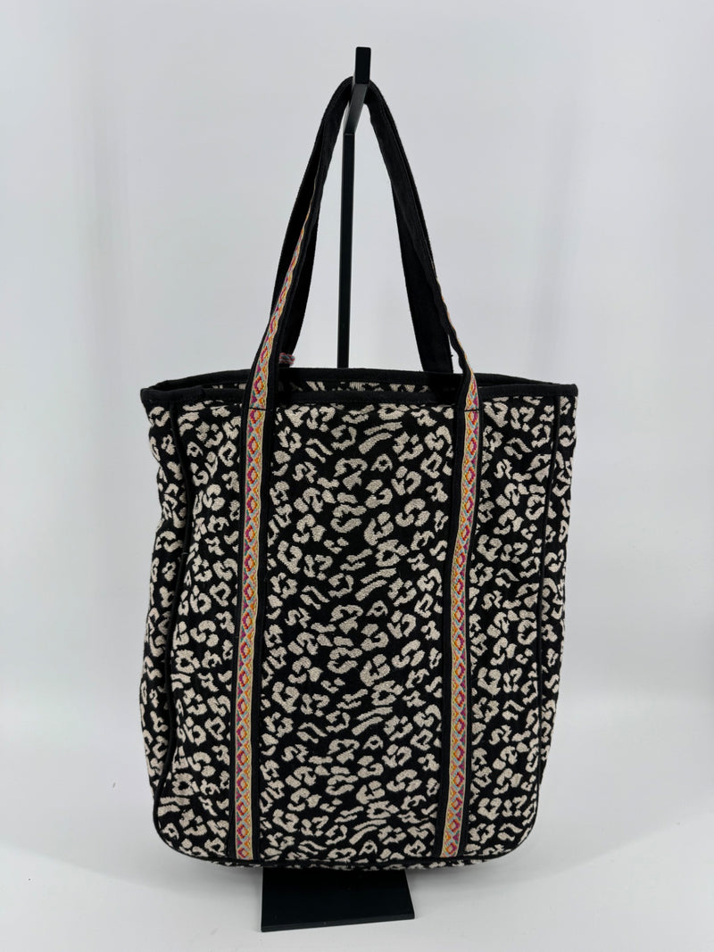 2 Chic Embroidered Shoulder Tote