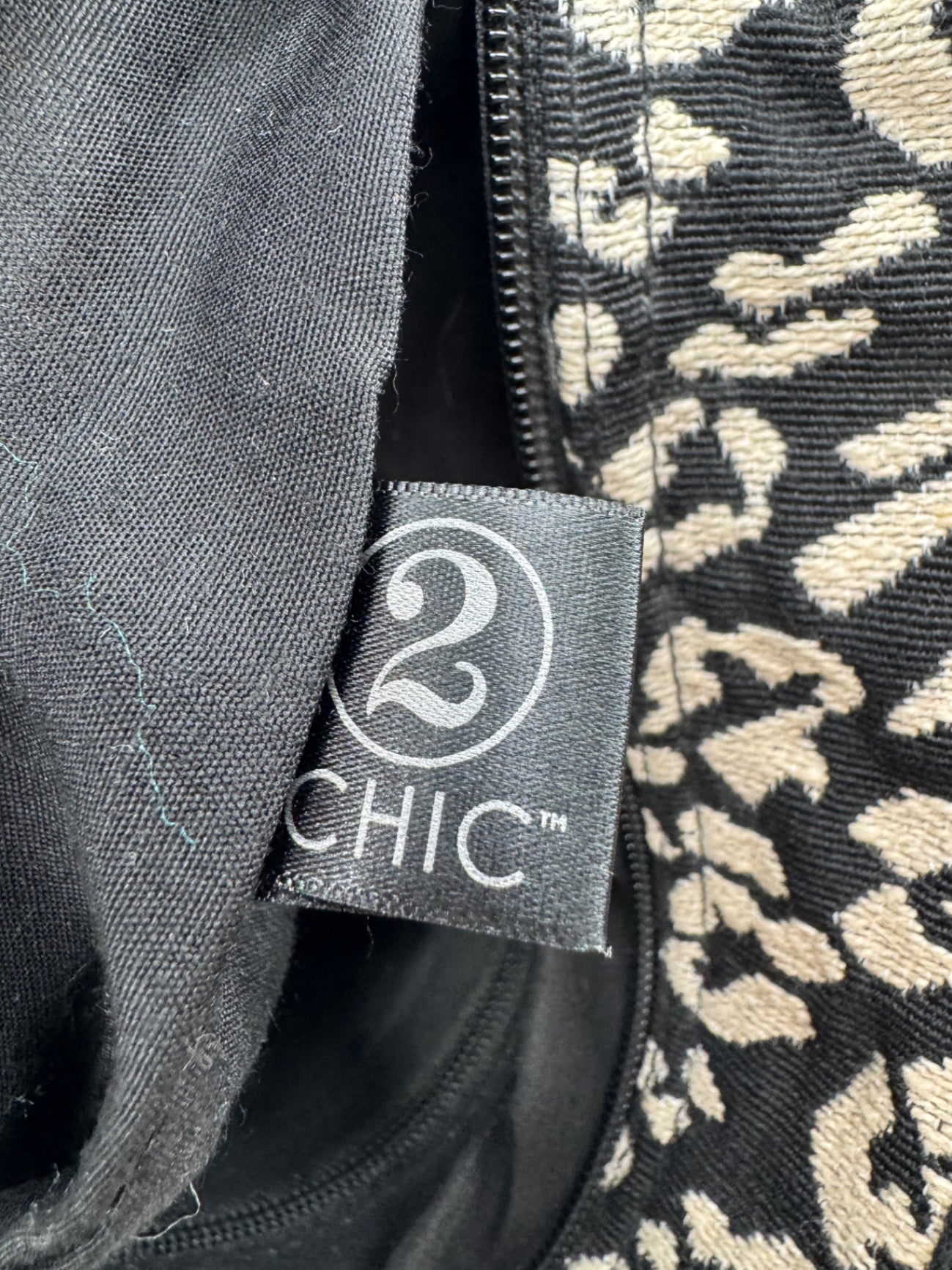 2 Chic Embroidered Shoulder Tote