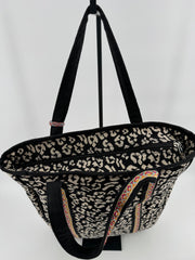 2 Chic Embroidered Shoulder Tote