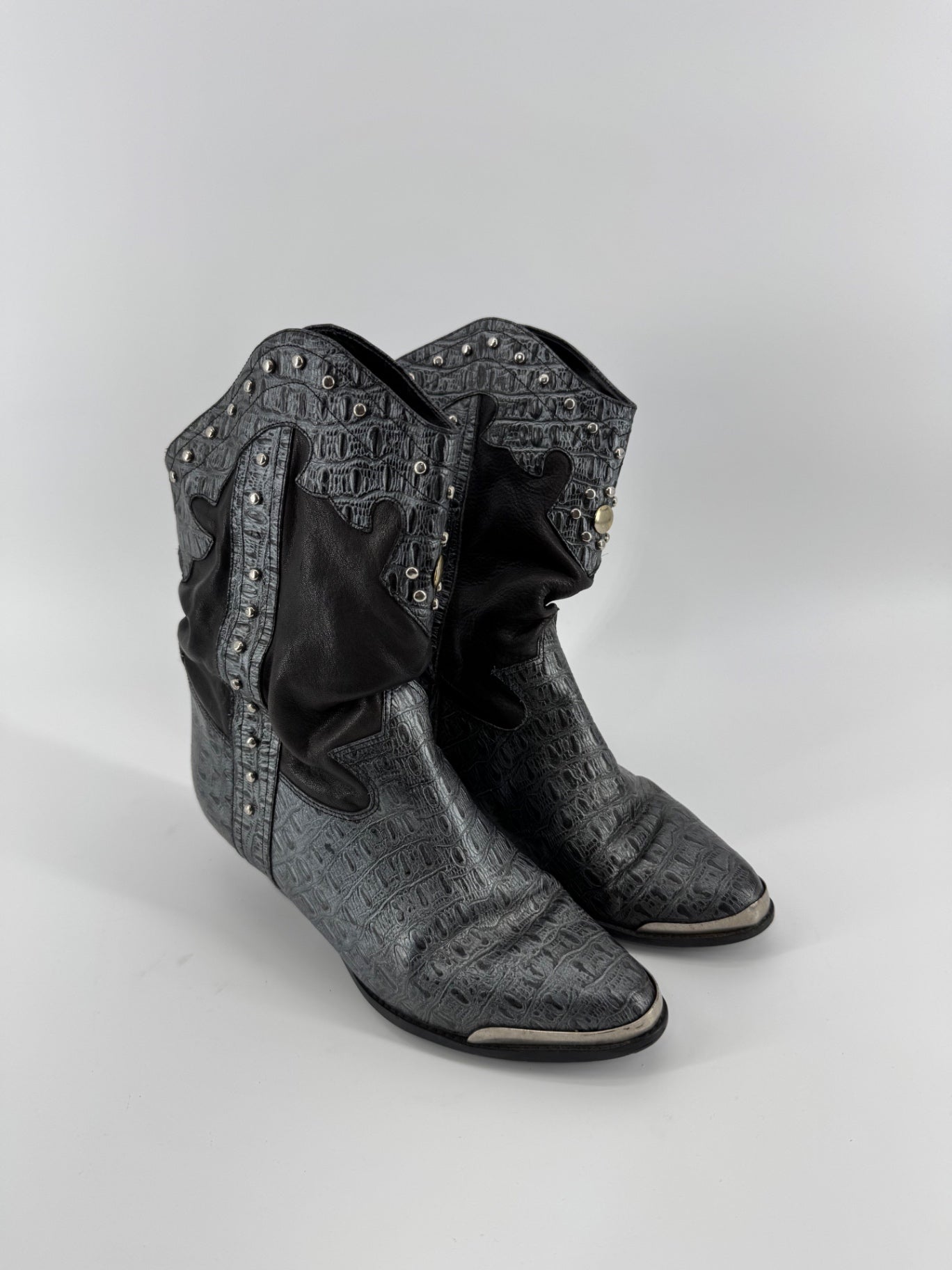 Circles Gray Leather Boots