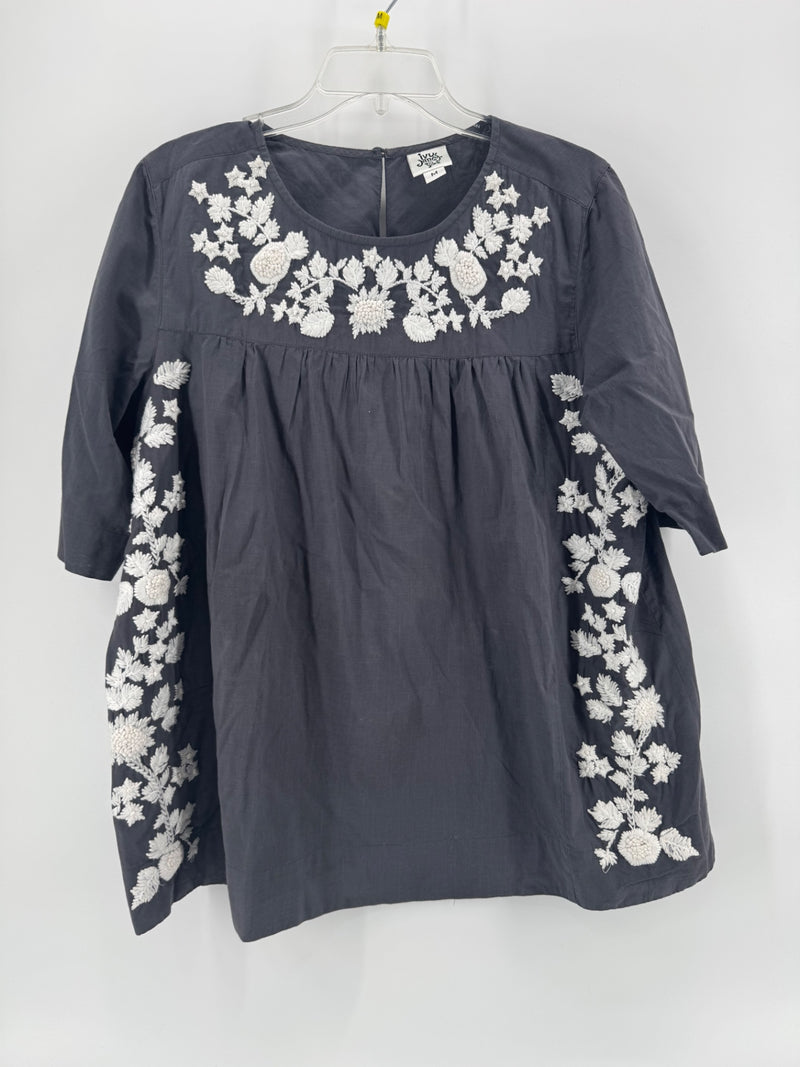 Ivy Jane Gray Embroidered Top Size M