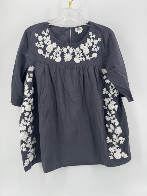 Ivy Jane Gray Embroidered Top Size M