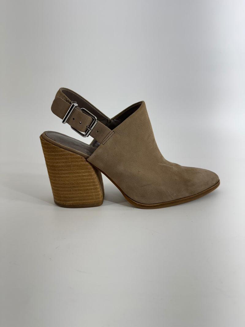 Vince Camuto Taupe Heels Size 6.5