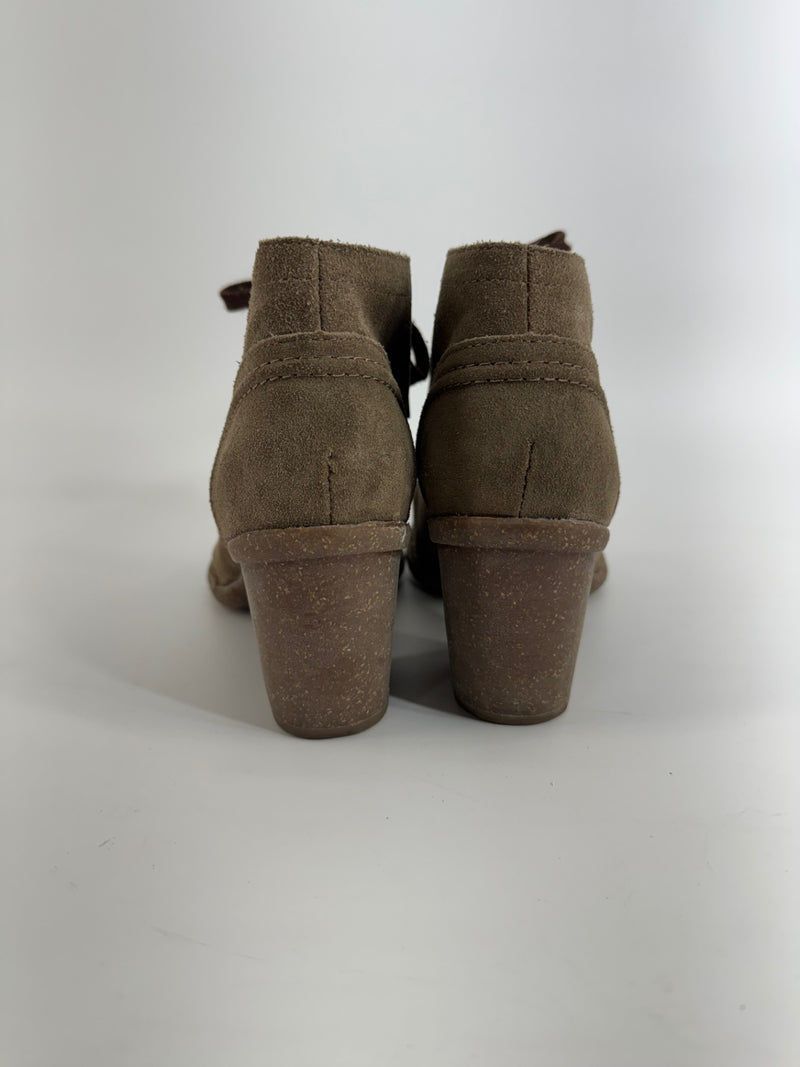 Clarks Brown Suede Ankle Boots Size 8.5