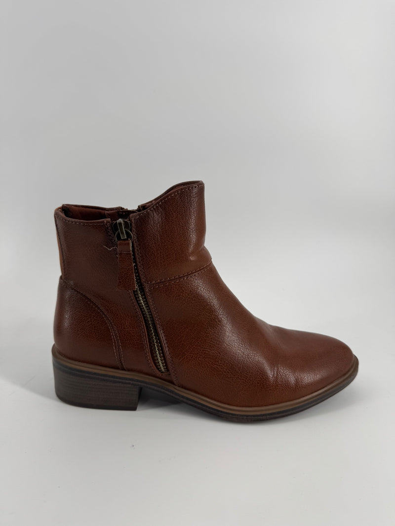 Baretraps Alona Brown Ankle Boot Size 6.5