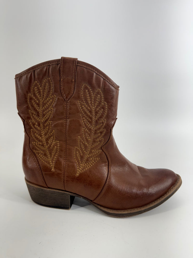 Matisse Brown Western Ankle Boots Size 8.5