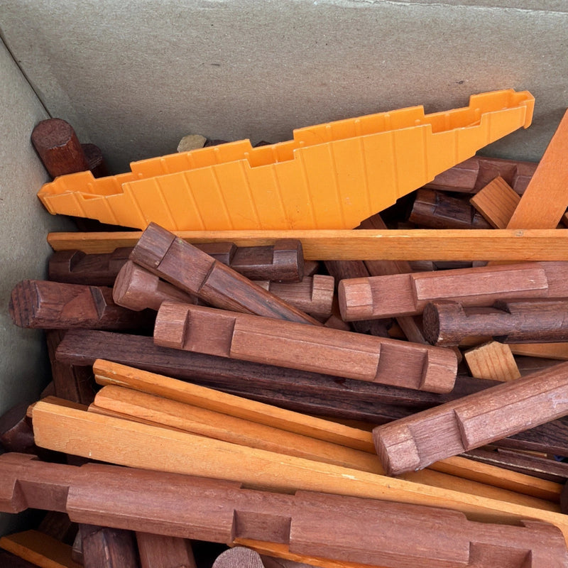Massive Lot Of 18 LBS OF Lincoln Log Huge Lot Assorted Pieces